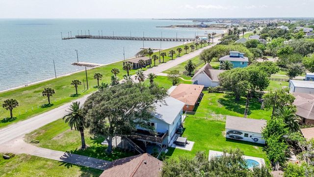 204 S Bay Boulevard, Palacios, TX 77465