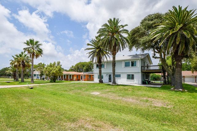 204 S Bay Boulevard, Palacios, TX 77465