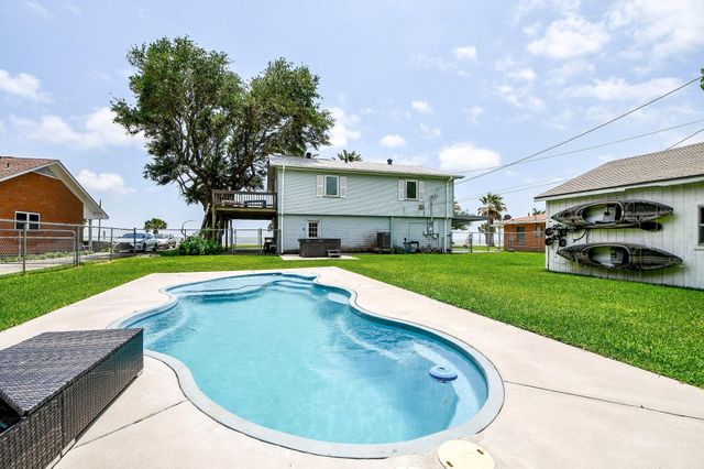 204 S Bay Boulevard, Palacios, TX 77465