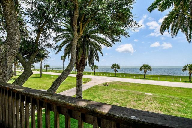 204 S Bay Boulevard, Palacios, TX 77465