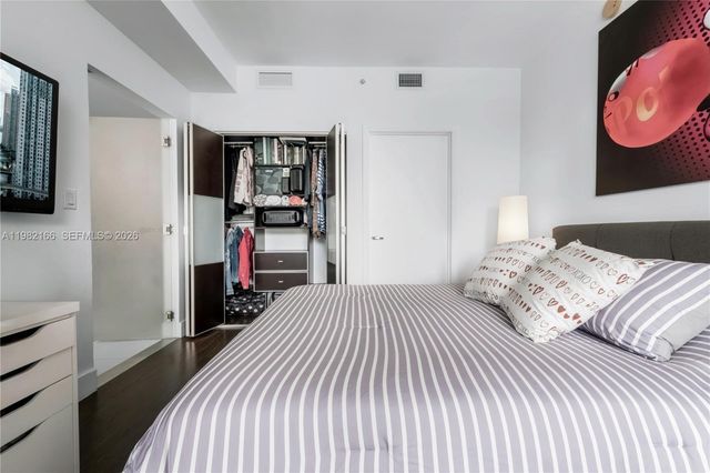 90 SW 3rd St 2116, Miami, FL 33130