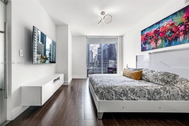 90 SW 3rd St 2116, Miami, FL 33130