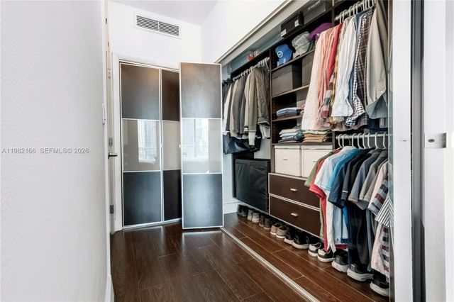 90 SW 3rd St 2116, Miami, FL 33130