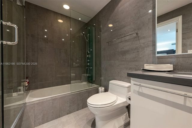 90 SW 3rd St 2116, Miami, FL 33130