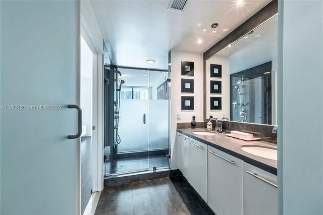 90 SW 3rd St 2116, Miami, FL 33130