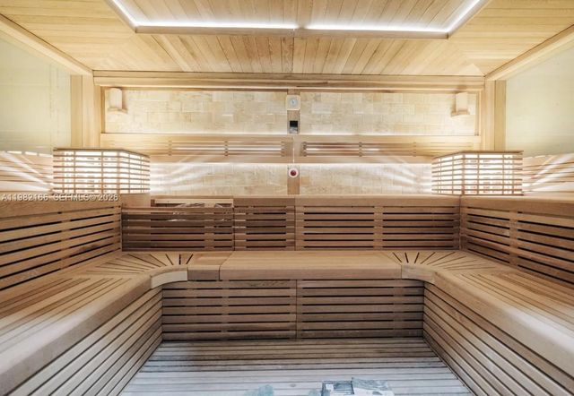 90 SW 3rd St 2116, Miami, FL 33130