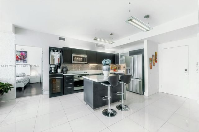 90 SW 3rd St 2116, Miami, FL 33130