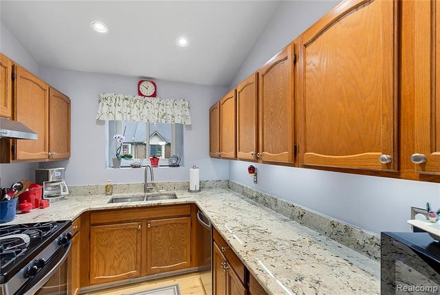 20473 Longwood Drive, Clinton Township, MI 48038