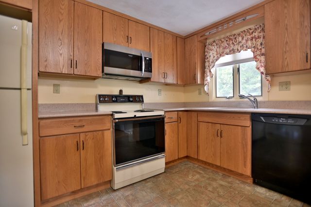 18 Delorenzo Dr, Randolph, MA 02368