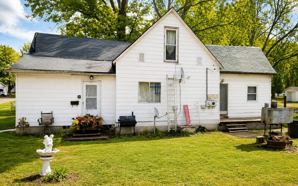 Image 1 of property listing at 901 HOWARD Street, Centralia, IL 62801