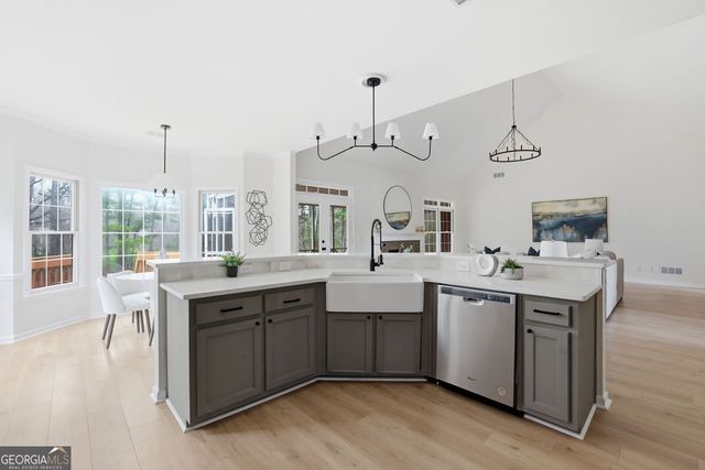 1554 Beaver Creek Lane, Snellville, GA 30078