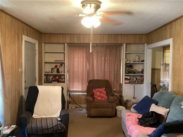 1021 E 2nd St, Alice, TX 78332