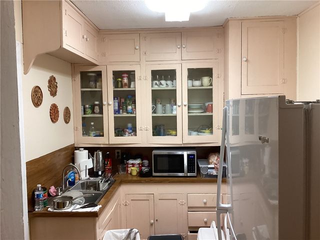 1021 E 2nd St, Alice, TX 78332