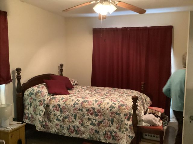 1021 E 2nd St, Alice, TX 78332