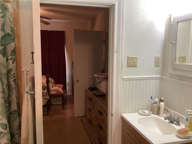 1021 E 2nd St, Alice, TX 78332