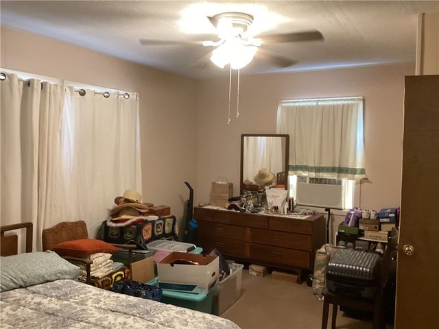 1021 E 2nd St, Alice, TX 78332