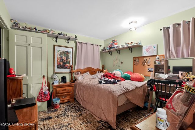 3503 Pinecone Cir, Louisville, KY 40241