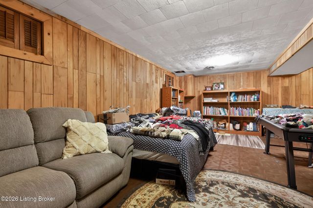 3503 Pinecone Cir, Louisville, KY 40241