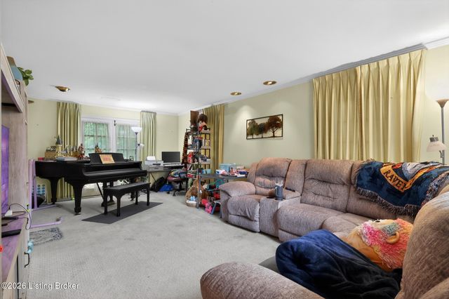 3503 Pinecone Cir, Louisville, KY 40241