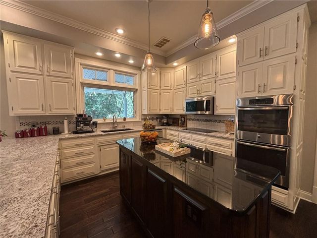 28 Court Lane, St Joseph, MO 64506