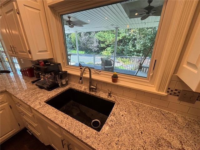 28 Court Lane, St Joseph, MO 64506