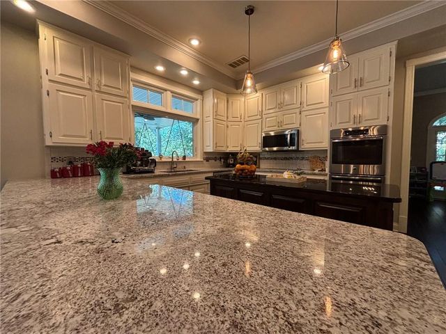 28 Court Lane, St Joseph, MO 64506