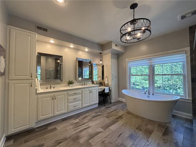 28 Court Lane, St Joseph, MO 64506