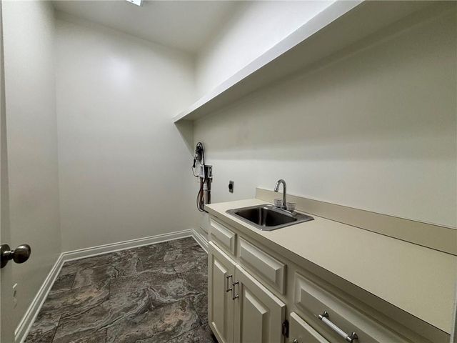 28 Court Lane, St Joseph, MO 64506