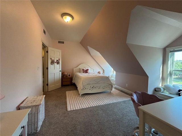 28 Court Lane, St Joseph, MO 64506