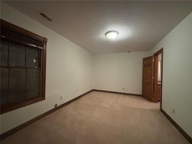 28 Court Lane, St Joseph, MO 64506