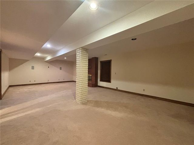 28 Court Lane, St Joseph, MO 64506