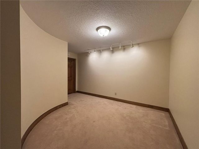 28 Court Lane, St Joseph, MO 64506