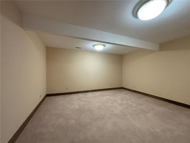 28 Court Lane, St Joseph, MO 64506