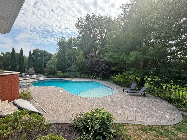 28 Court Lane, St Joseph, MO 64506