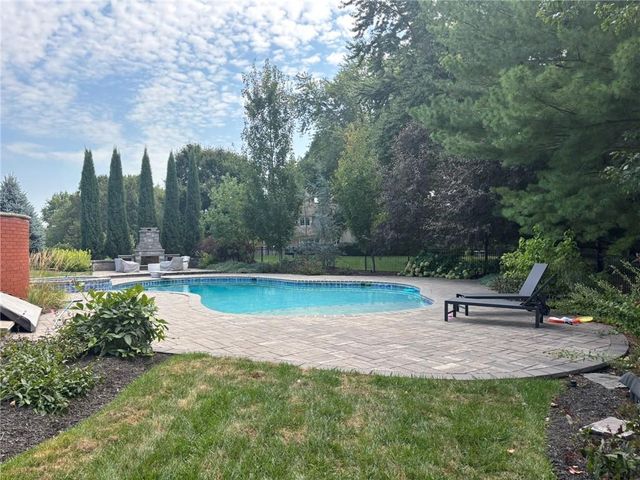 28 Court Lane, St Joseph, MO 64506