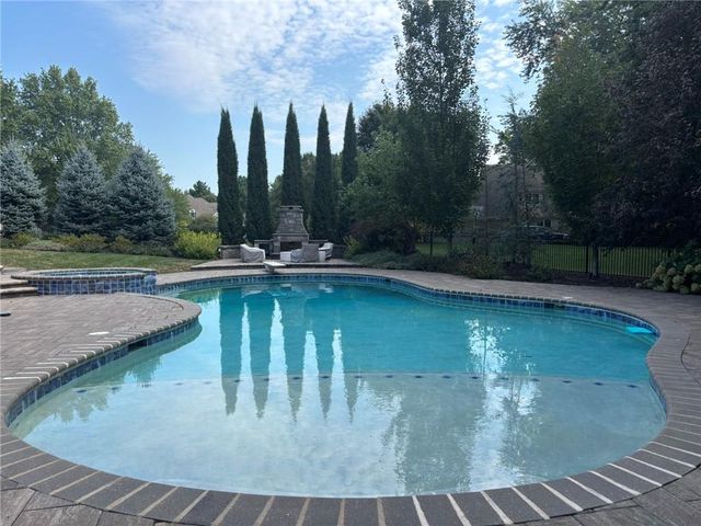 28 Court Lane, St Joseph, MO 64506