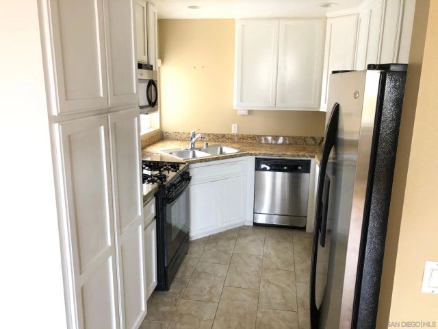 7280 Hyatt St 3, San Diego, CA 92111