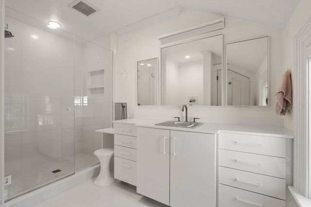 300 Glen Road, Weston, MA 02493