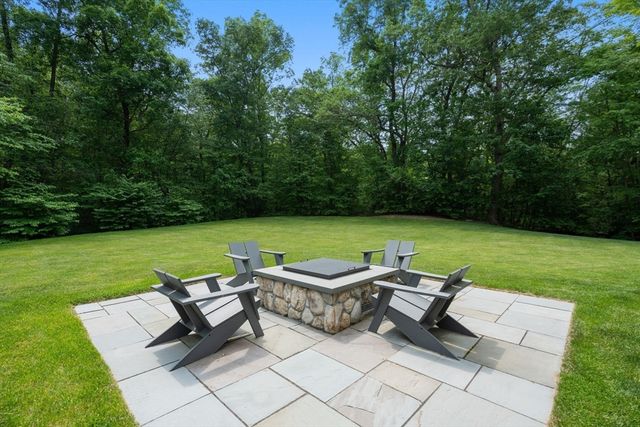 300 Glen Road, Weston, MA 02493