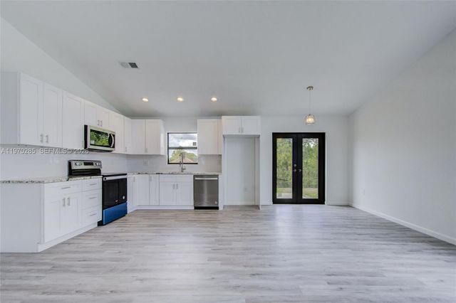 3540 65th Ave Cir E, Other City - In The State Of Florida, FL 34243