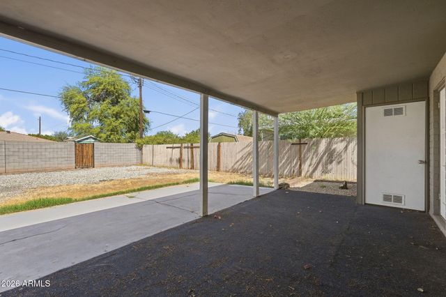2016 W WHITTON Avenue, Phoenix, AZ 85015