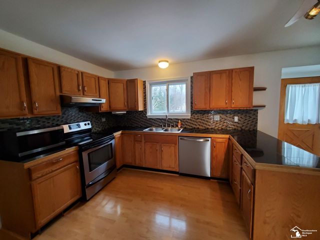 33790 Steadman Road, New Boston, MI 48164