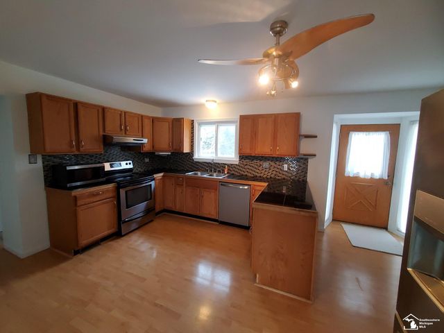 33790 Steadman Road, New Boston, MI 48164