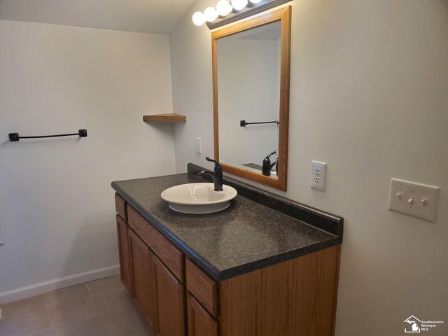 33790 Steadman Road, New Boston, MI 48164