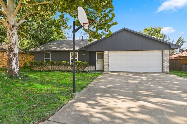 104 Stephen Drive, Sanger, TX 76266