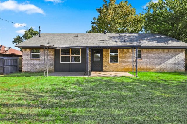 104 Stephen Drive, Sanger, TX 76266