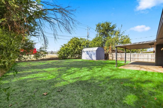 104 Stephen Drive, Sanger, TX 76266