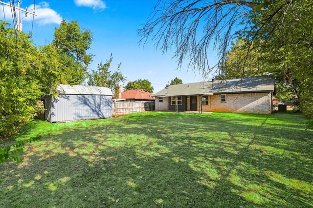 104 Stephen Drive, Sanger, TX 76266