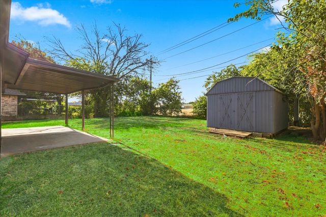 104 Stephen Drive, Sanger, TX 76266