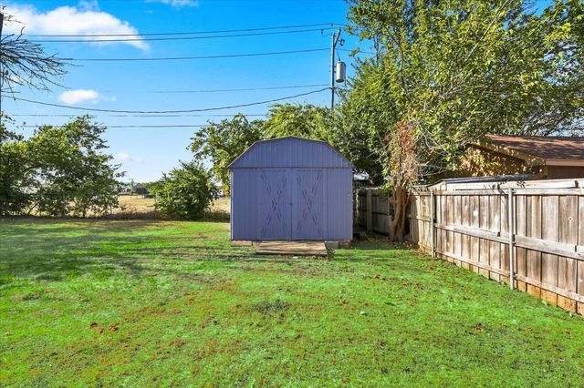 104 Stephen Drive, Sanger, TX 76266